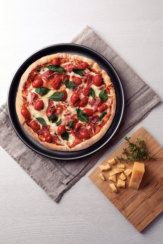 Tramontina Brasil Aluminum Pizza Pan with Interior and Exterior Starflon Max Nonstick Coating Graphite, 35 cm, 2,5 L