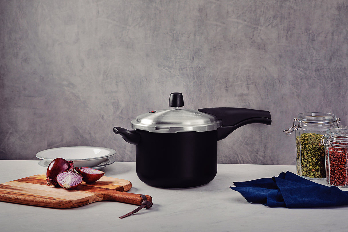Tramontina Vancouver Effect Black Aluminum Pressure Cooker with Interior and Exterior Starflon Max Nonstick Coating, 20 cm, 4.5 L 20591420
