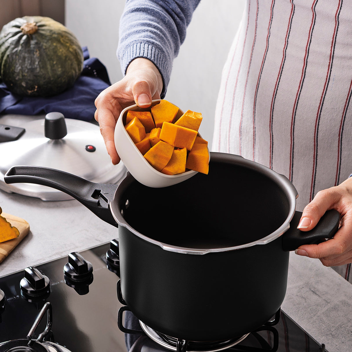 Tramontina Vancouver Effect Black Aluminum Pressure Cooker with Interior and Exterior Starflon Max Nonstick Coating, 20 cm, 4.5 L 20591420