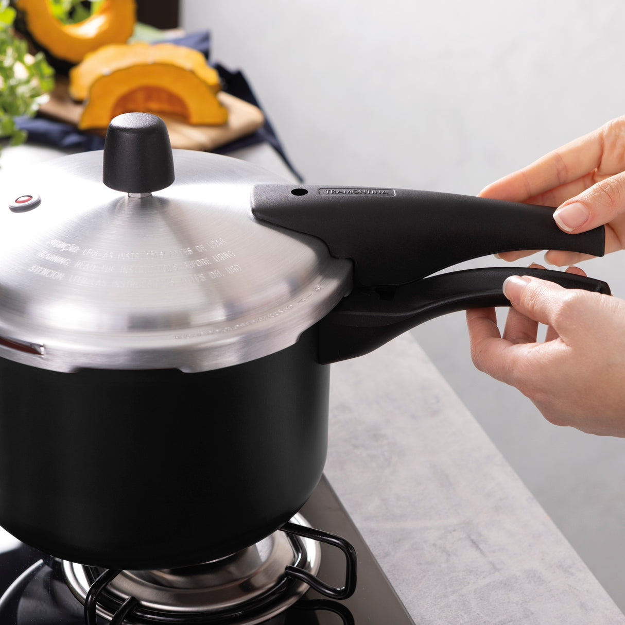 Tramontina Vancouver Effect Black Aluminum Pressure Cooker with Interior and Exterior Starflon Max Nonstick Coating, 20 cm, 4.5 L 20591420