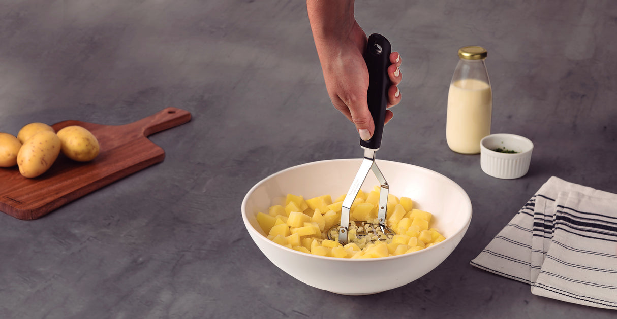 هراسة البطاطس ترامونتينا يوتيليتا بمقبض أسود