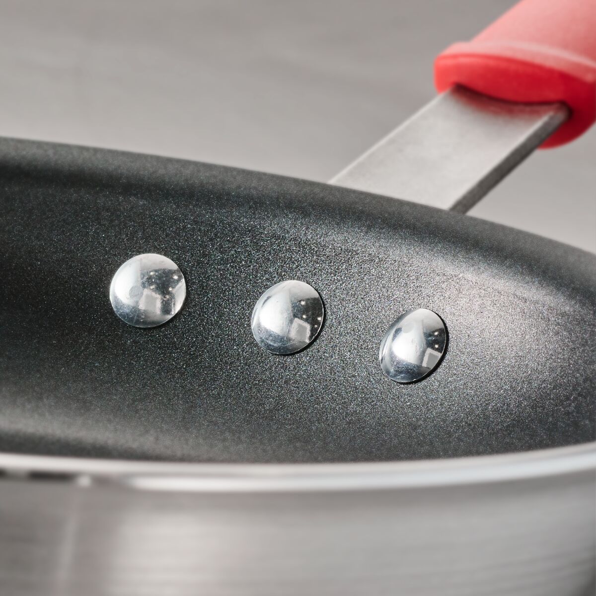 Tramontina Professional Aluminum Frying Pan with Interior Starflon Premium PFOA Free Nonstick Coating and Brushed Exterior Finish