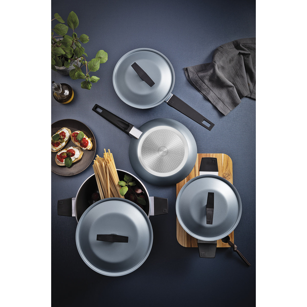 Tramontina Spezia Induction 4-piece Slate Blue Aluminum Cookware set With Interior and Exterior Starflon Excellent