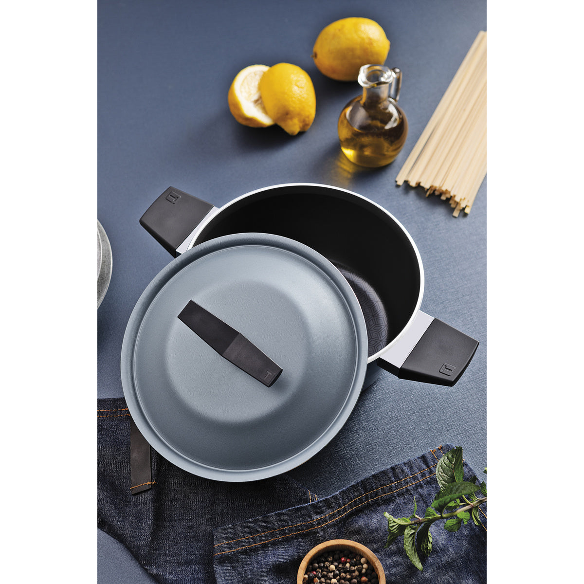 Tramontina Spezia Induction 4-piece Slate Blue Aluminum Cookware set With Interior and Exterior Starflon Excellent