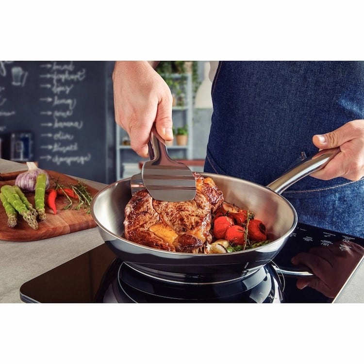 Tramontina Una stainless steel frying pan with tri-ply base