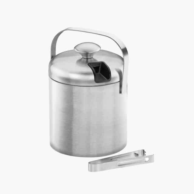 مجموعة ثلج معزولة مكونة من قطعتين