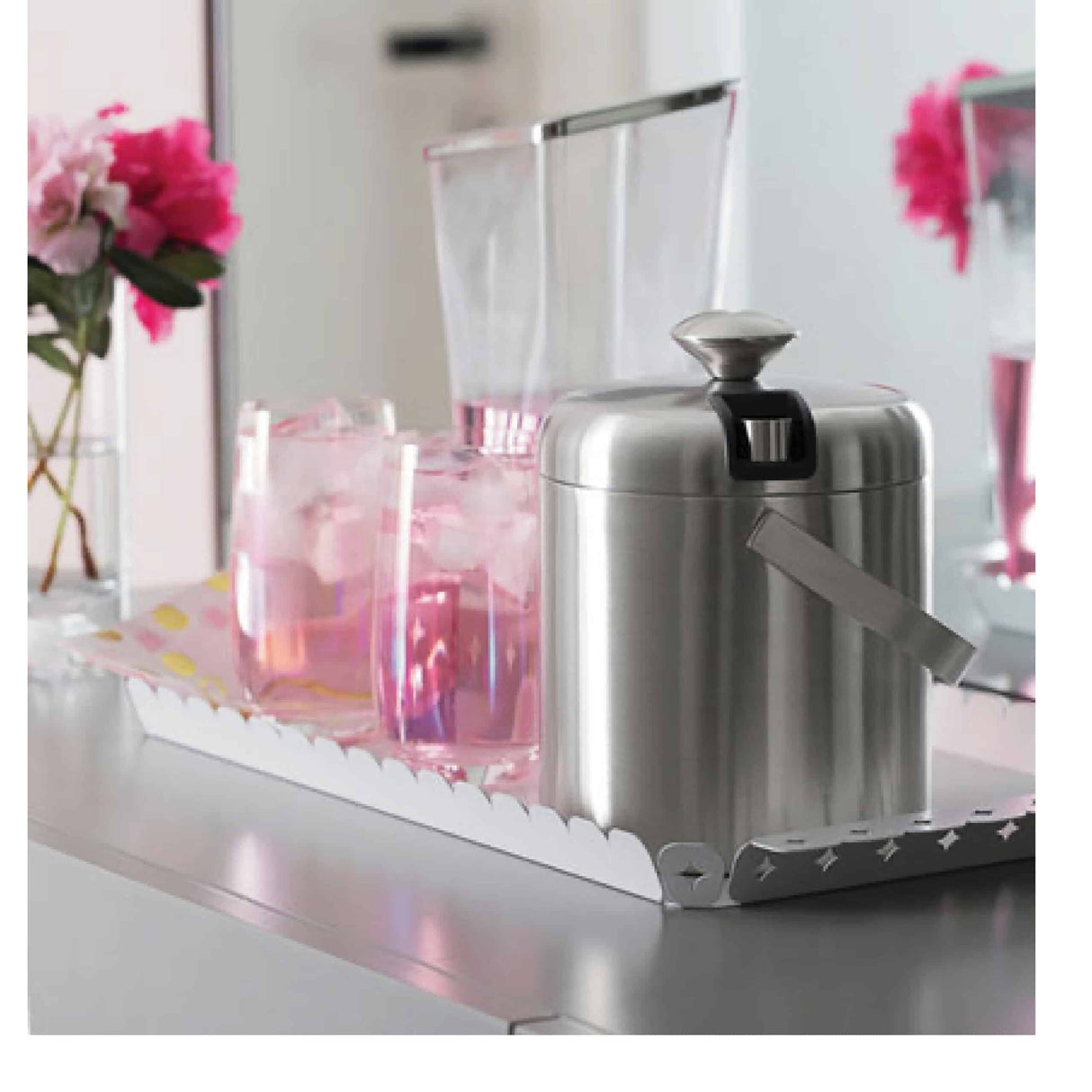 مجموعة ثلج معزولة مكونة من قطعتين