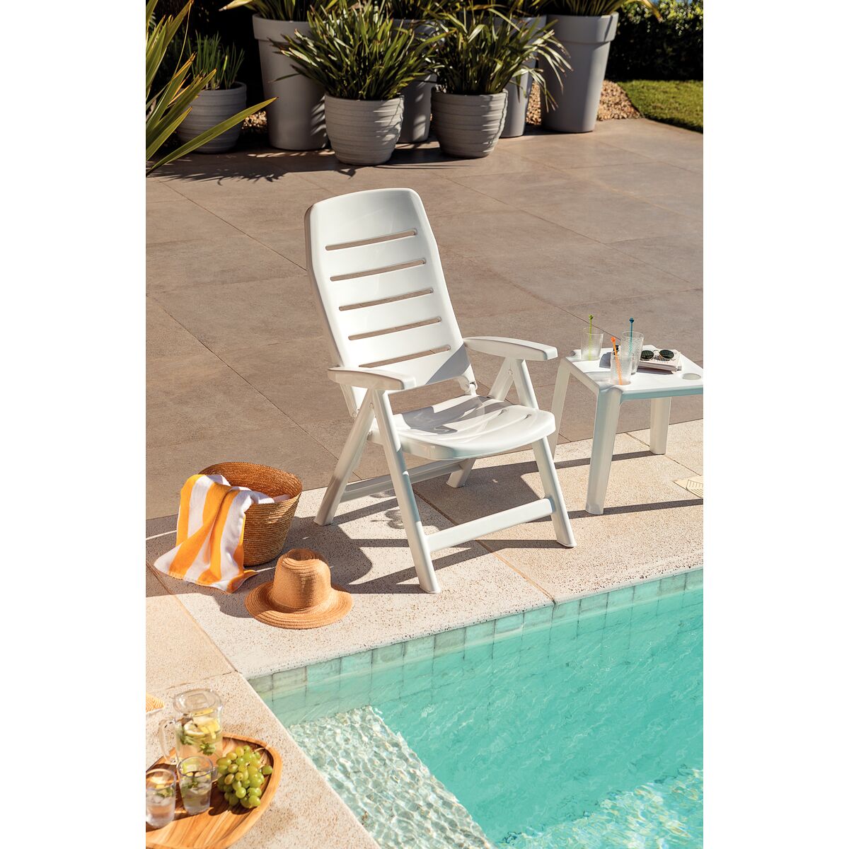 Tramontina Peruíbe White Polypropylene Side Table