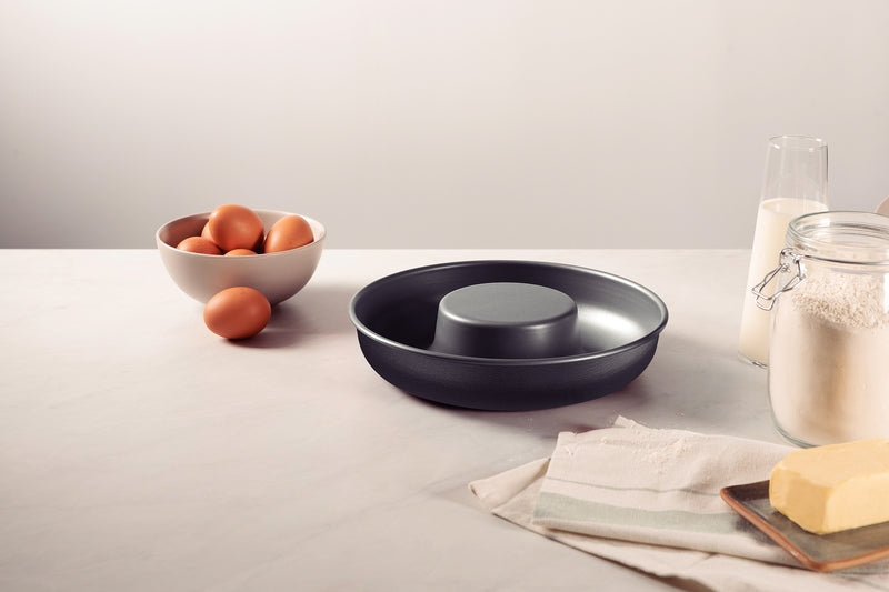 Tramontina Brasil Aluminum Cake Pan with Interior and Exterior Starflon Max Nonstick Coating Graphite, 24 cm, 1,4 L