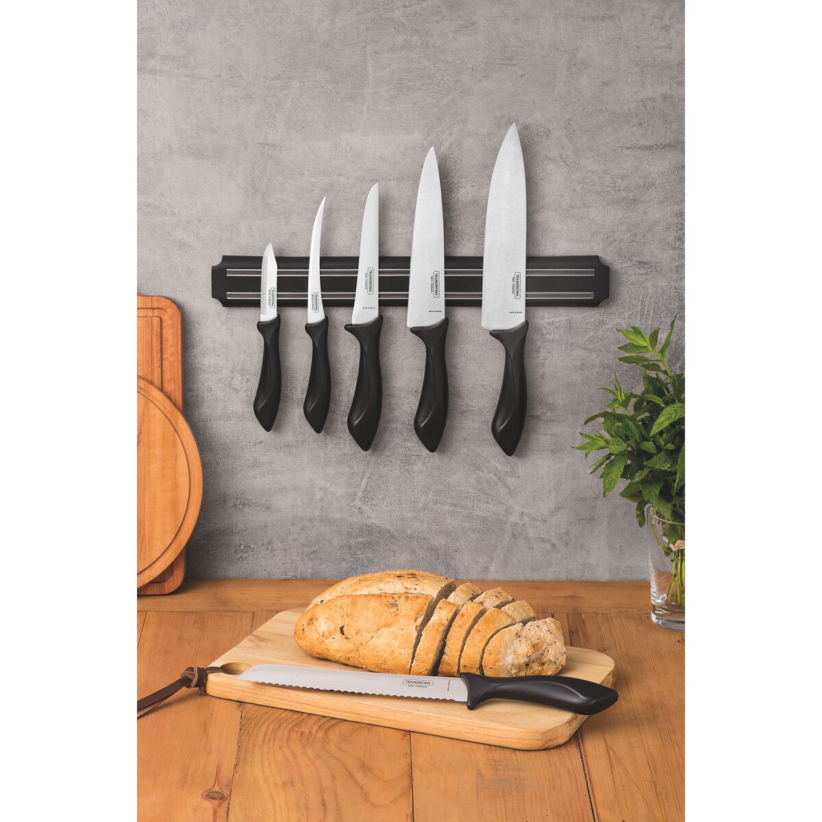 Tramontina Affilata 7 Pieces Magnetic Rack and Knife Set with Stainless Steel Blade and Black Polypropylene Handle