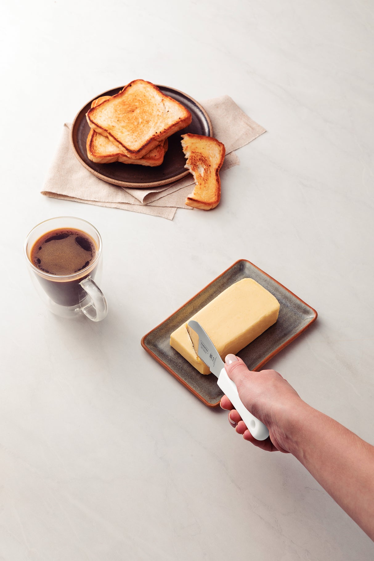 Tramontina Professional Spatula with Stainless-Steel Serrated Edge Blade and White Polypropylene Handle 4x1.1/4"