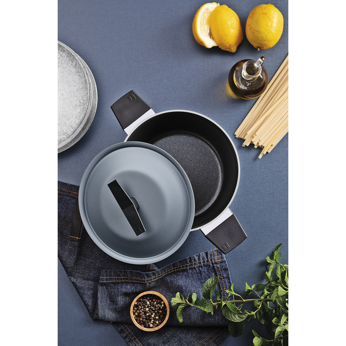 Tramontina Spezia Induction 4-piece Slate Blue Aluminum Cookware set With Interior and Exterior Starflon Excellent