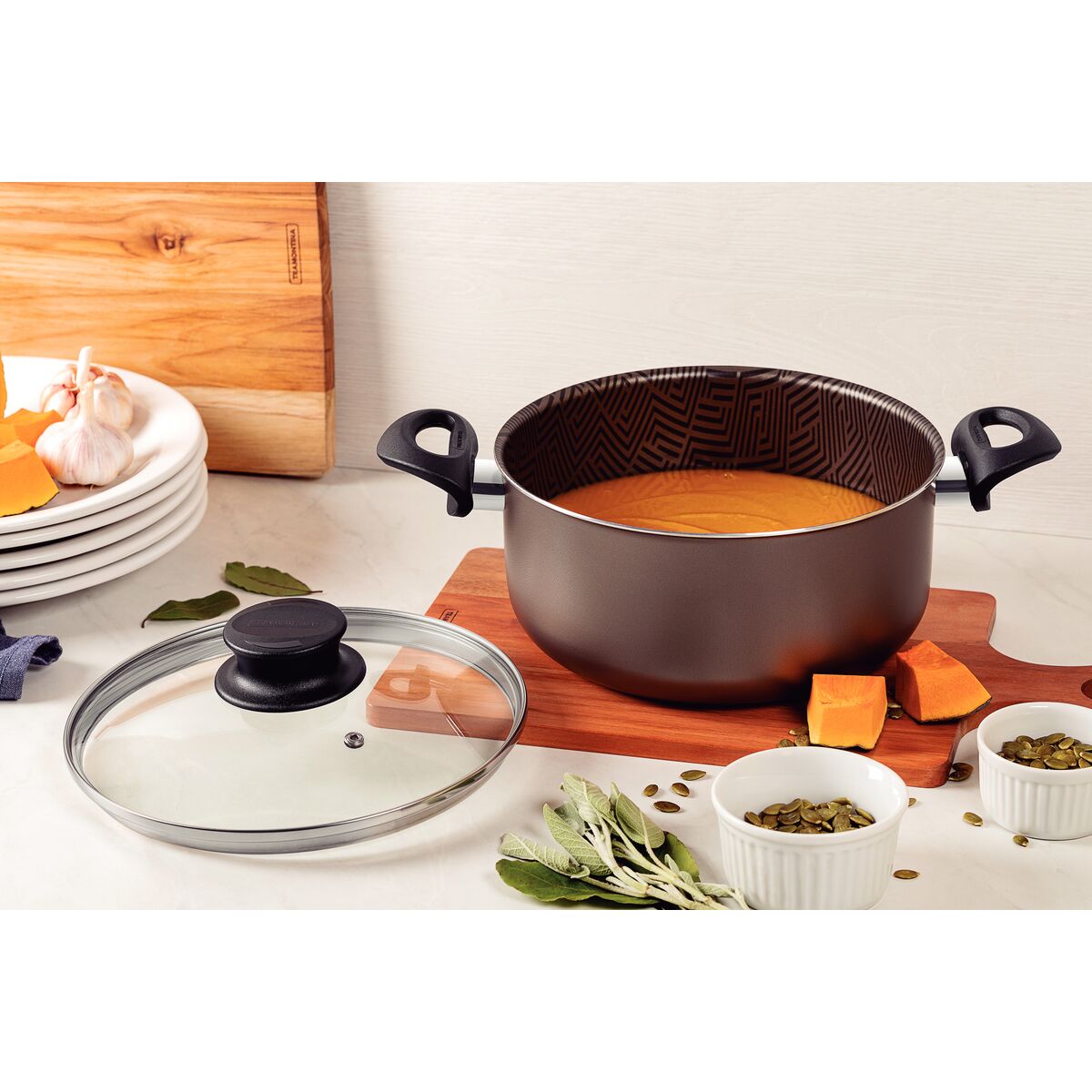 Tramontina Paris Aluminum Casserole with Interior and Exterior Starflon Max Lead Nonstick Coating with a Glass Lid, 20 cm 2,9 L