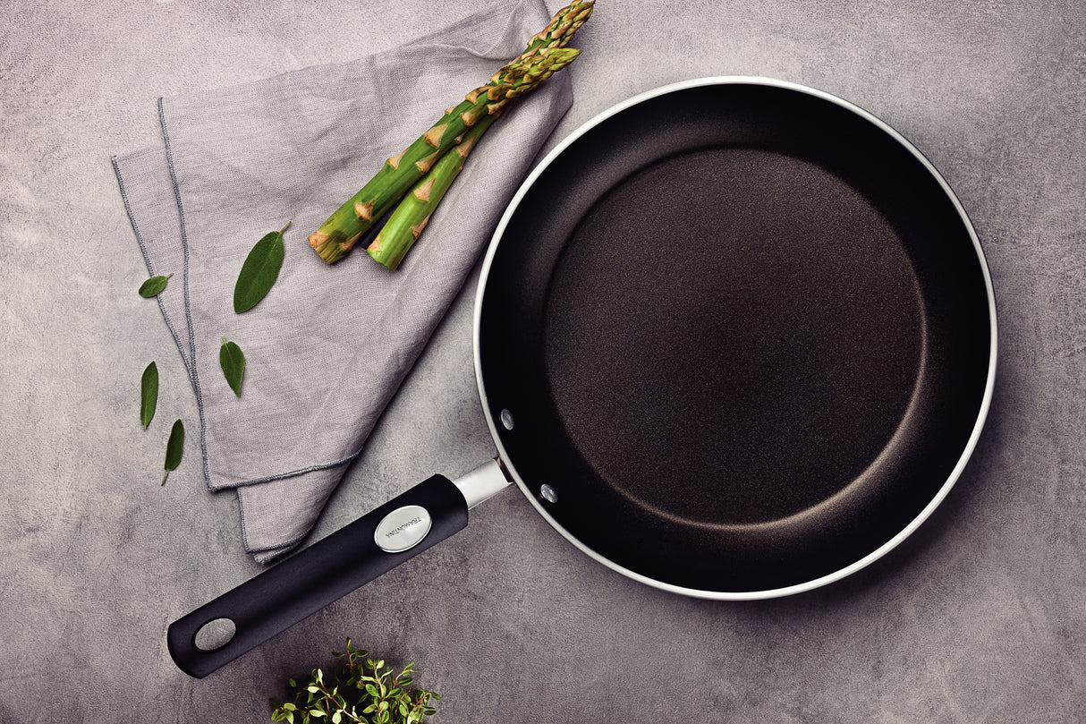 Tramontina Mônaco Induction Aluminum Frying Pan with Black Interior and Exterior Starflon Premium Nonstick Coating, 26 cm, 2 L