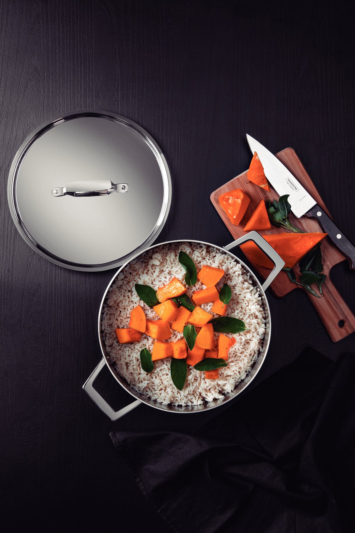 Tramontina Grano 24 cm 4.7 L stainless steel shallow casserole dish with tri-ply body, lid and handles