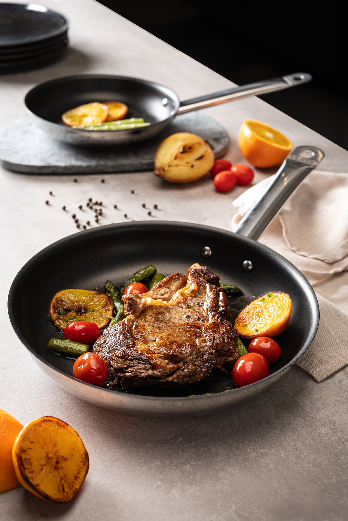 Tramontina Professional 20 cm 1.1 L shallow stainless steel frying pan with long handle, tri-ply base and interior non-stick coating 62633207