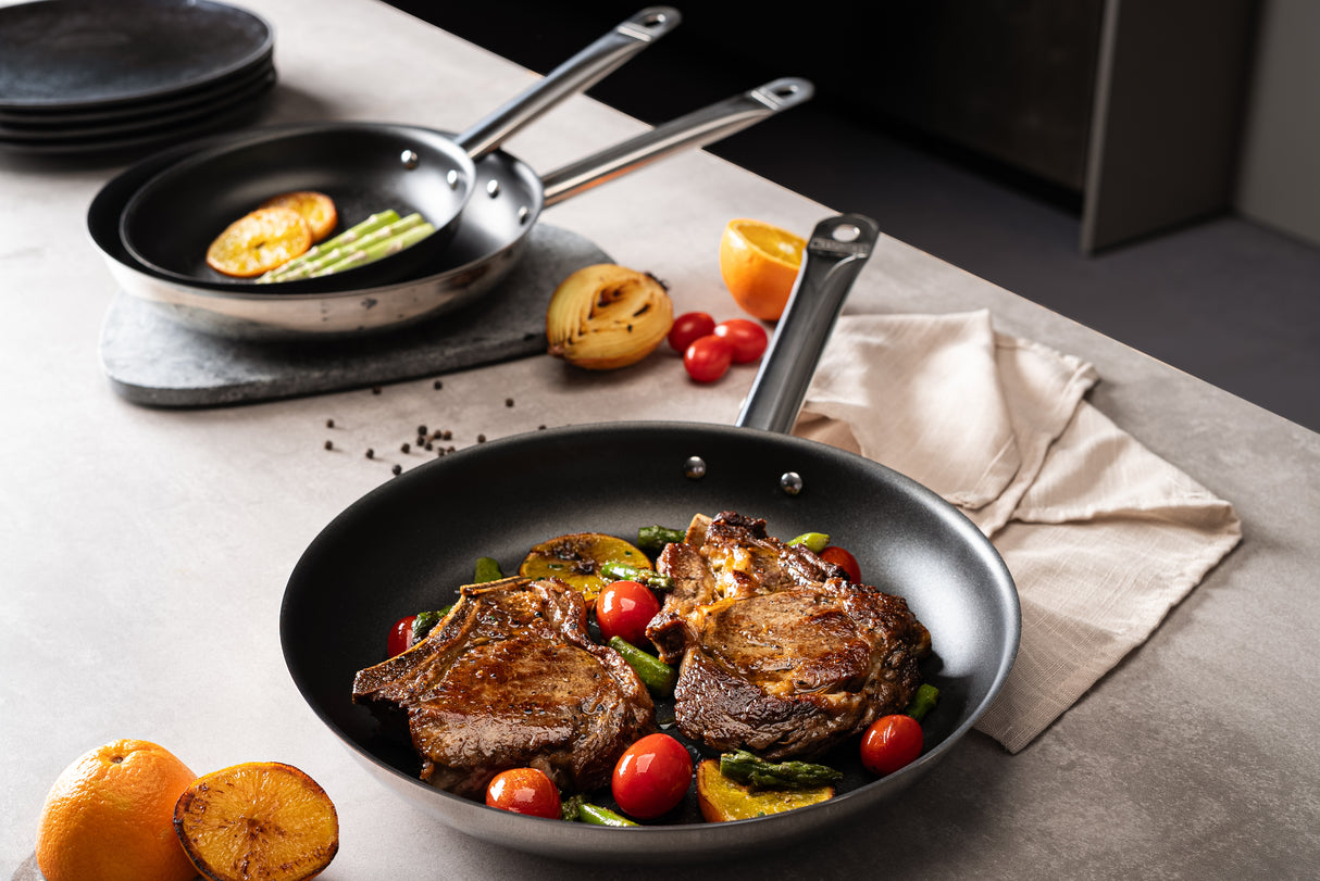 Tramontina Professional 20 cm 1.1 L shallow stainless steel frying pan with long handle, tri-ply base and interior non-stick coating 62633207