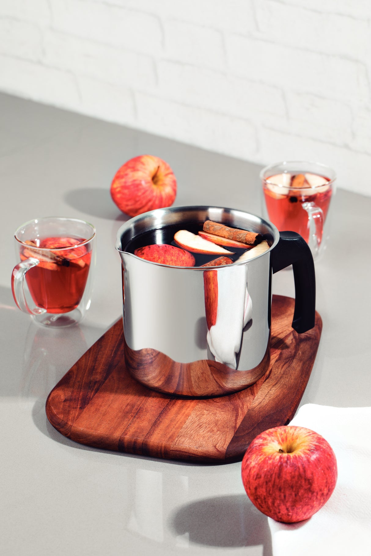 Tramontina Allegra stainless steel milk boiler and Bakelite handle, 14 cm 2 L