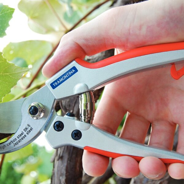 Professional Bypass Pruner with rubber-coated handles